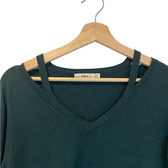 Emerald Green Zara Knit V-neck Sweater with Shoulder Cut Outs Size Small - Picture 3 of 8